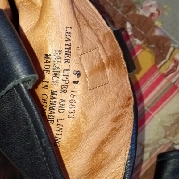 SOLD NO LONGER AVAILABLE         Ariat Ankle Women's Cowboy Boots - Picture 4 of 4